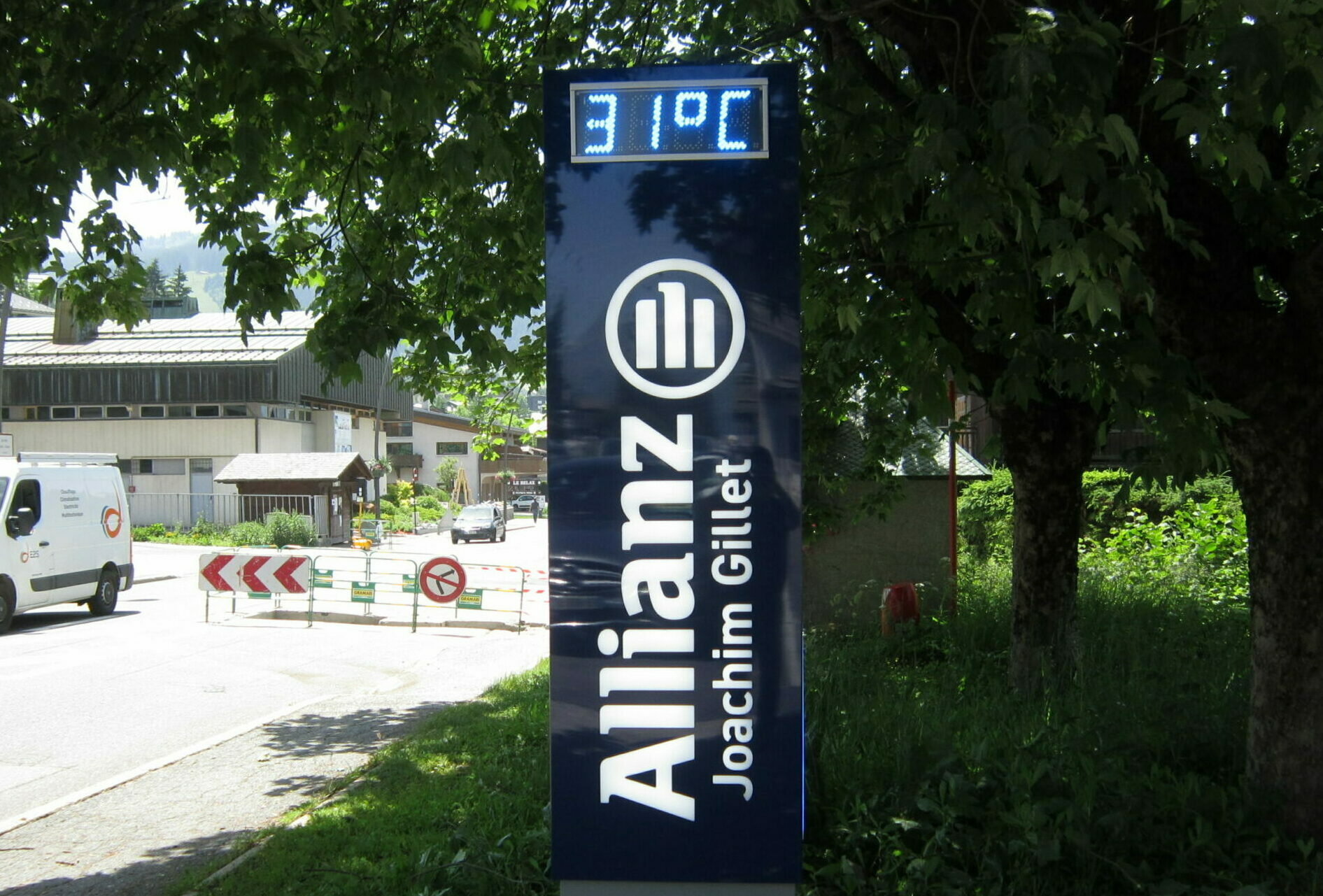 Allianz totem extérieur Megève
