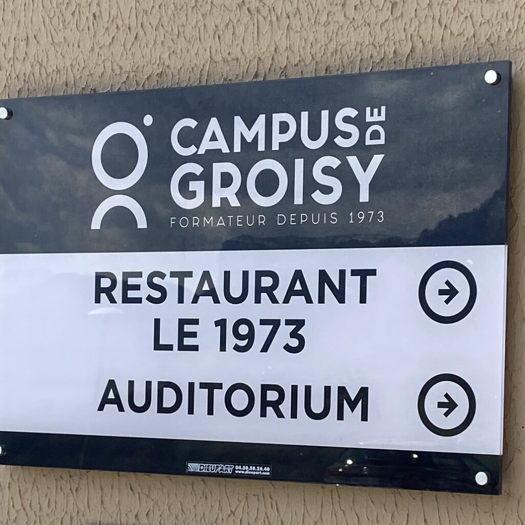 Campus-de-groisy-plaque-signaletique