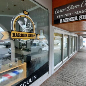 Carpe-diem-barber-shop-vitrine-autocollant-publicitaire