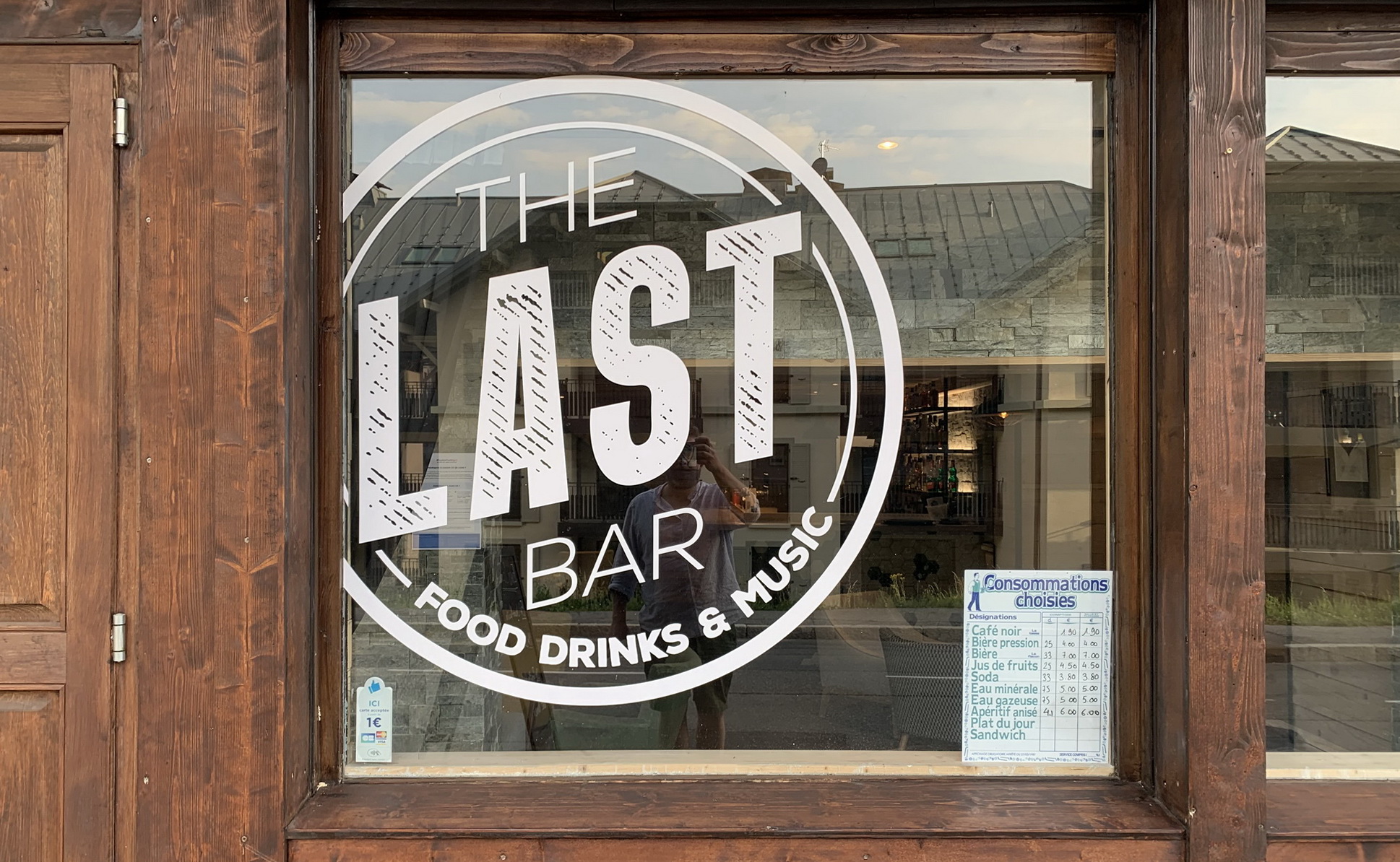 The-last-bar-vitrine-autocollant-publicitaire