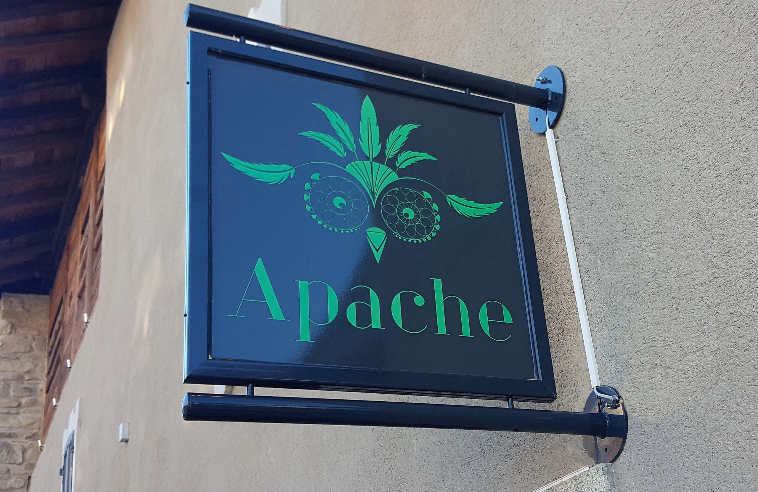apache-enseigne-drapeau