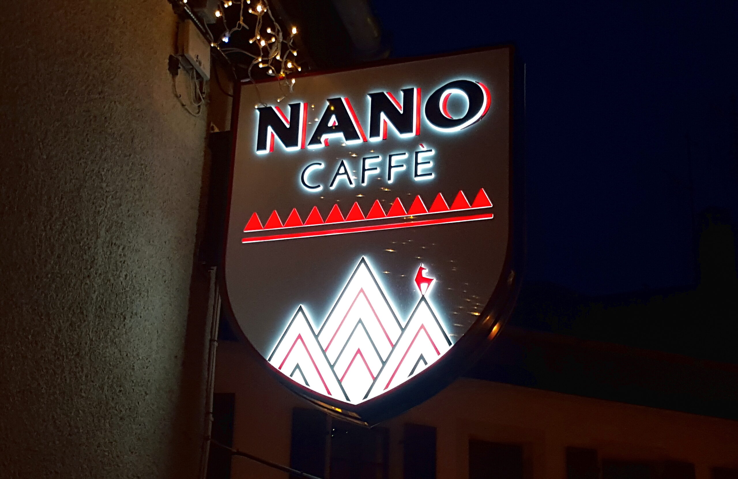 nano-cafe-enseigne-drapeau
