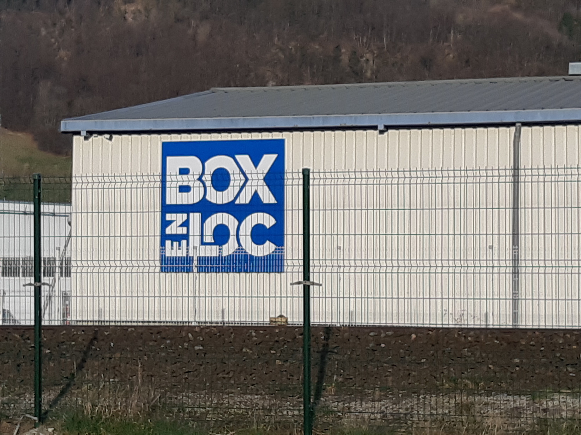 Box en loc enseigne