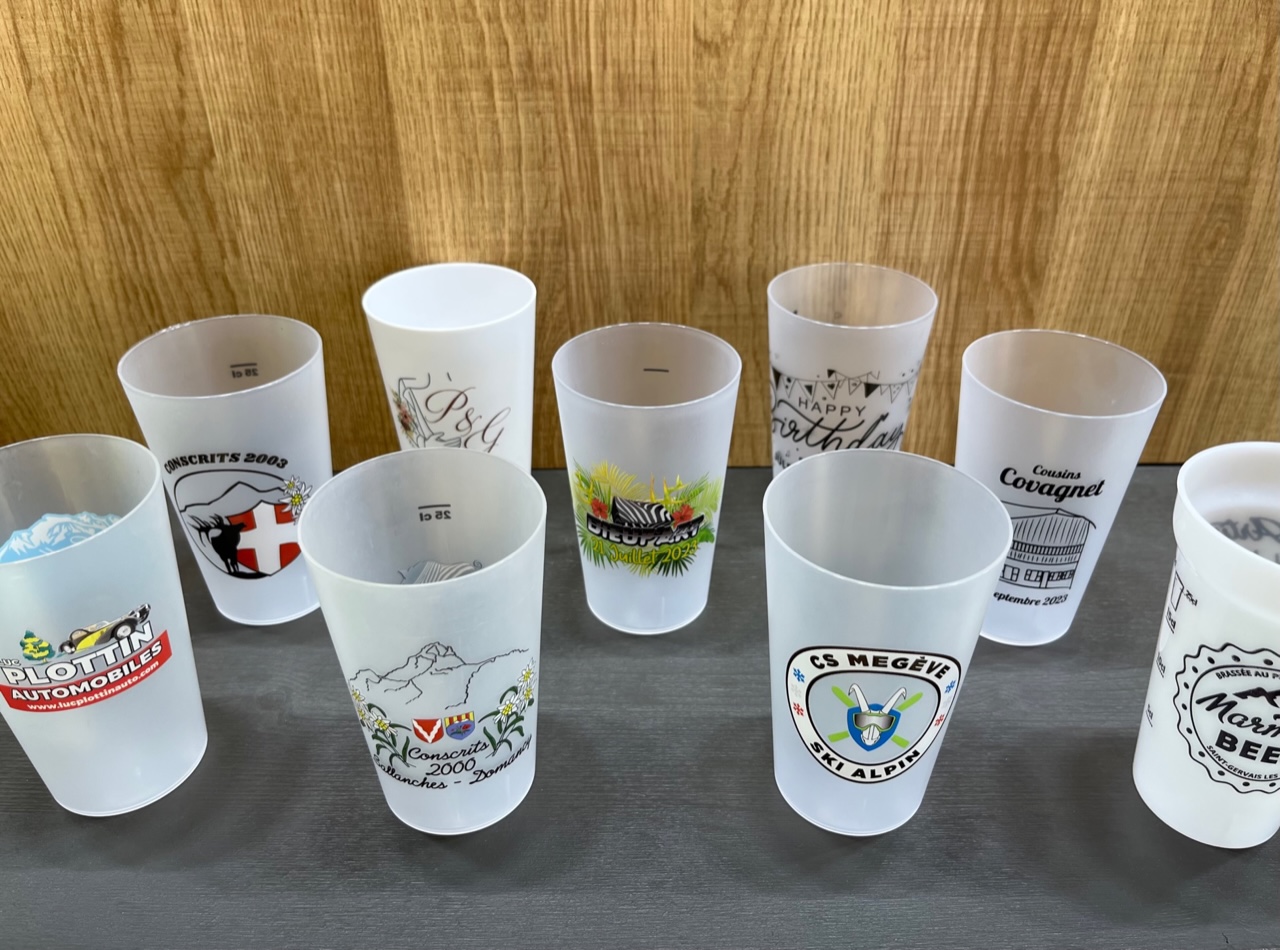 verres en plastiques-cup