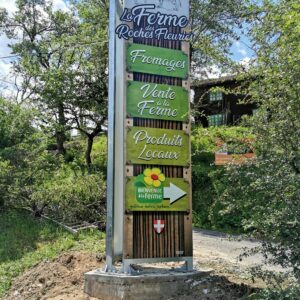 Enseigne au sol La ferme des Roches Fleuries