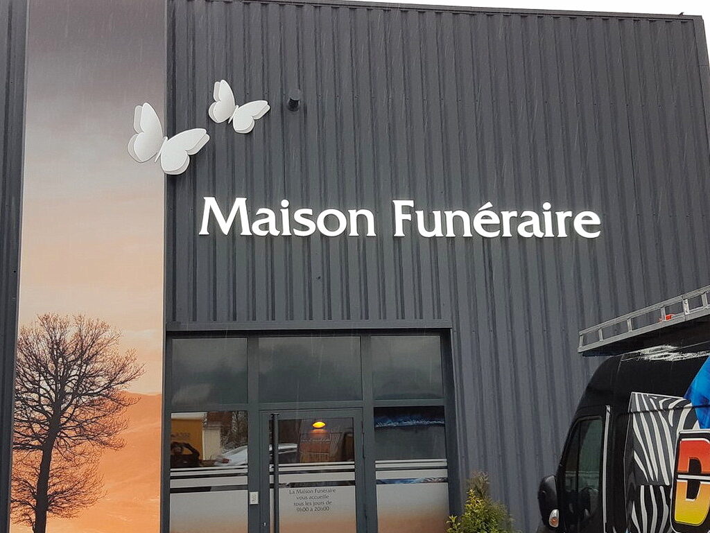 Bâche tendue Maison Funéraire