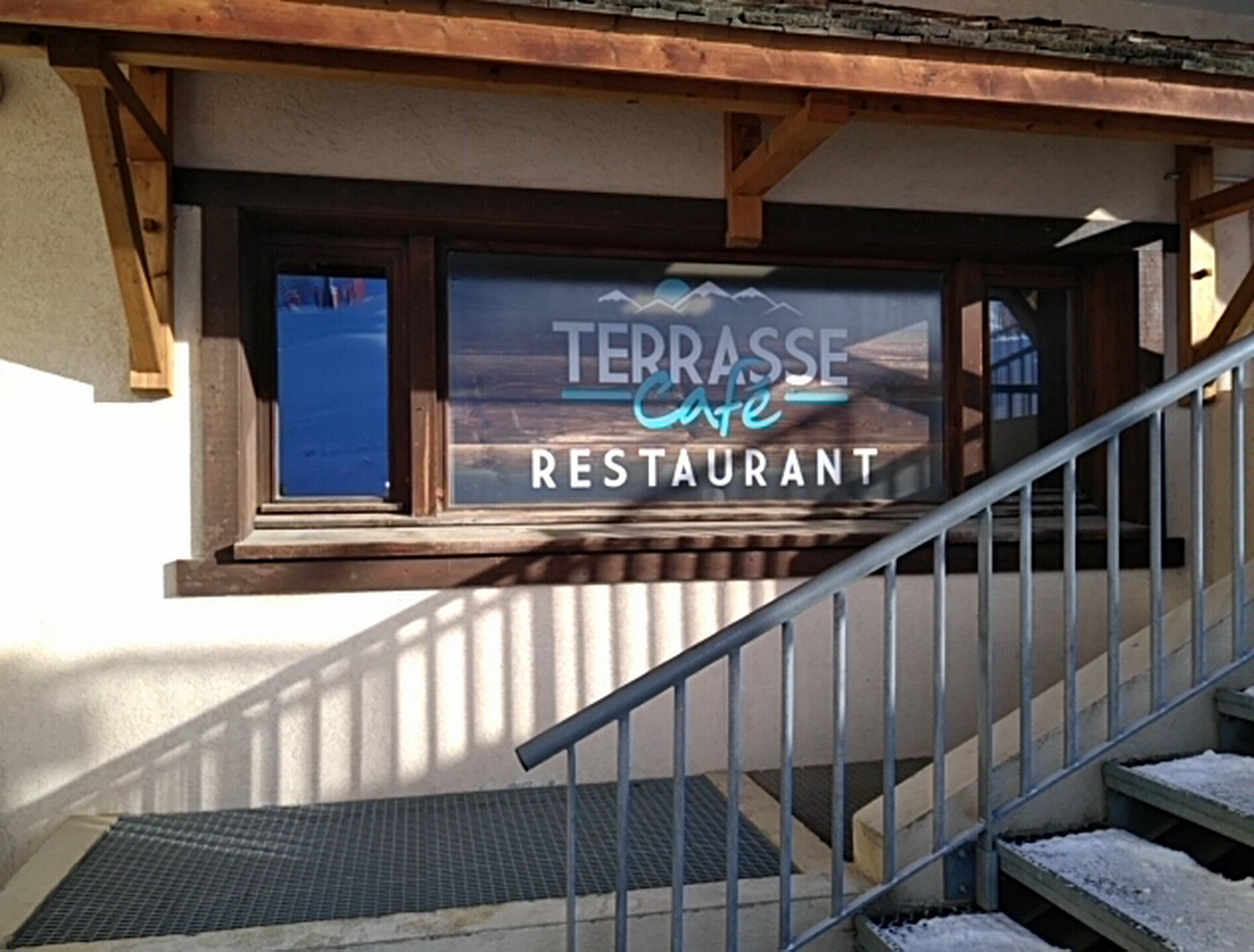 Vitrine Terrasse Café Restaurant