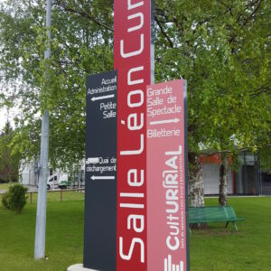 Enseigne au sol salle Léon Curral