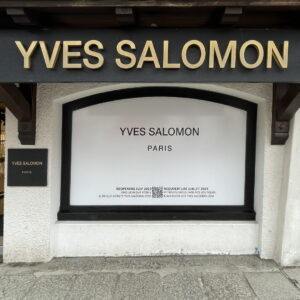 Yves Salomon vitrine promo