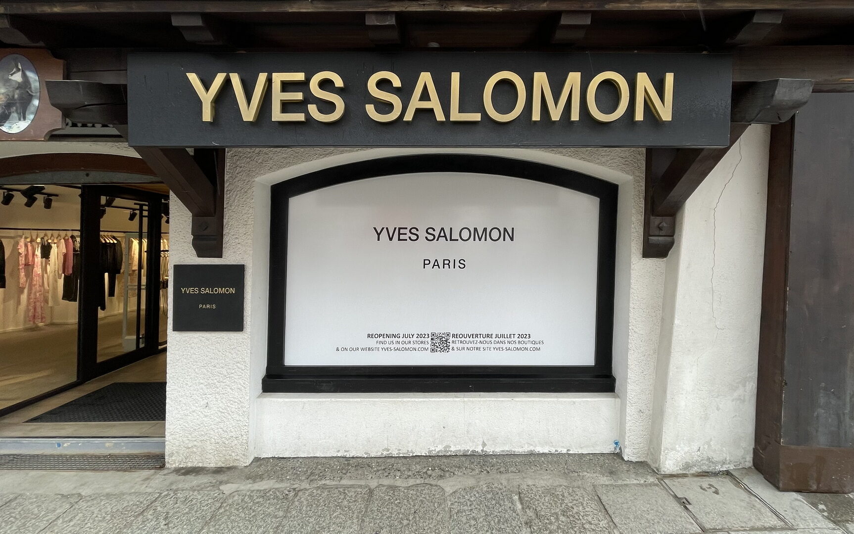 Yves Salomon vitrine promo