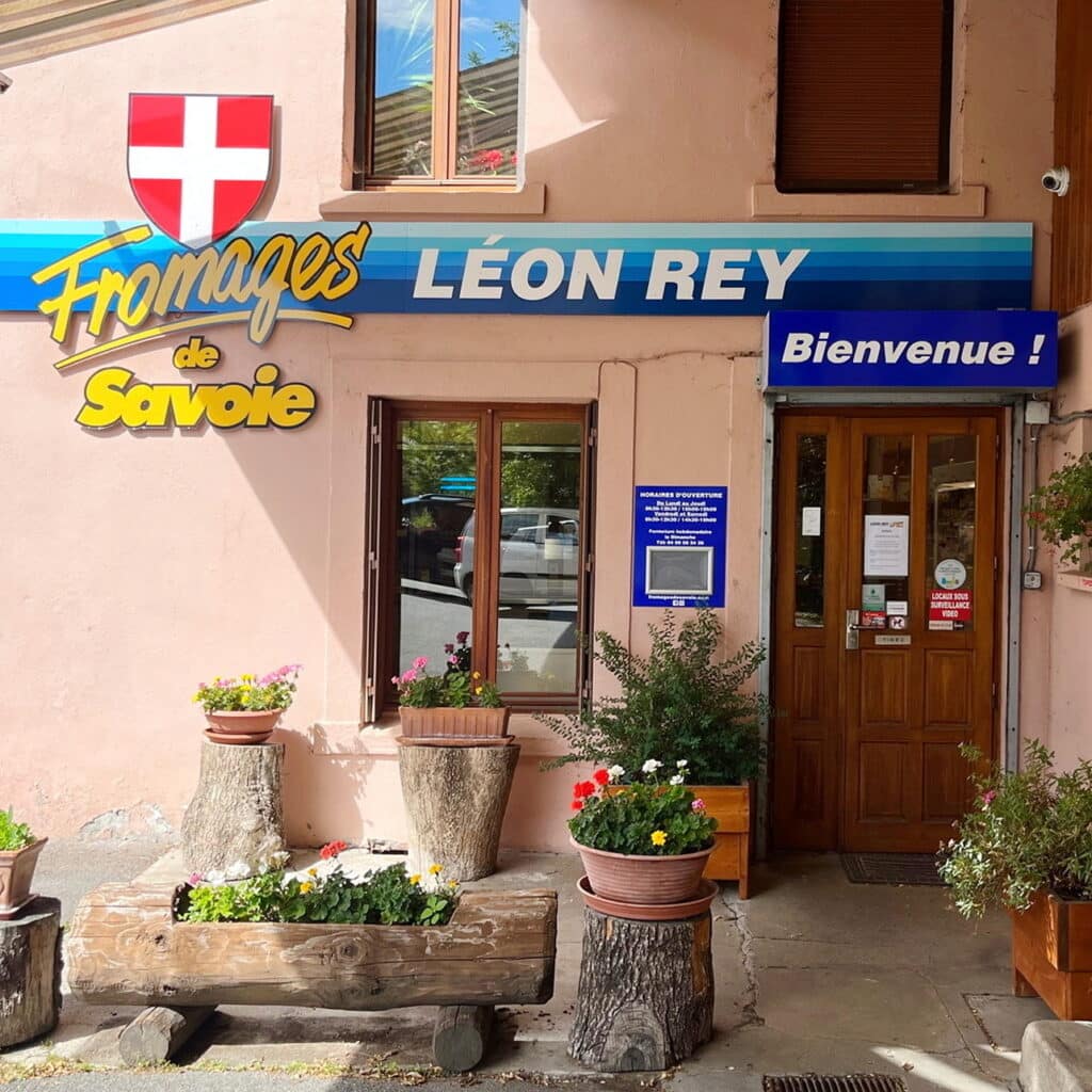 Léon Rey enseigne