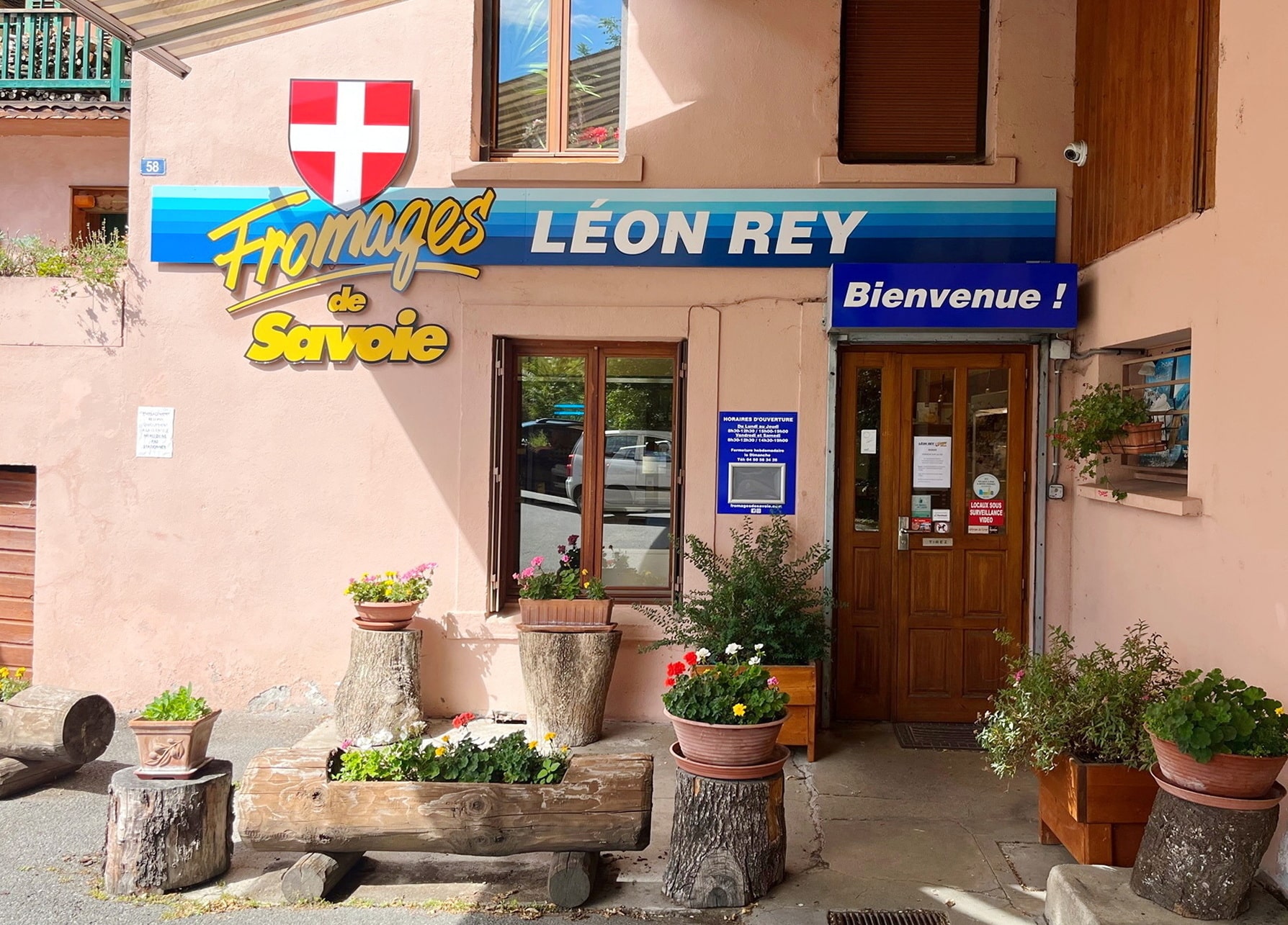 Léon Rey enseigne