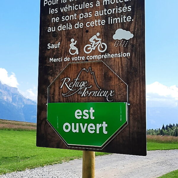Panneau signalisation Refuge du Tournieux
