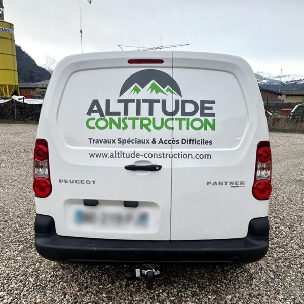 Altitude Construction affiche ses couleurs !
