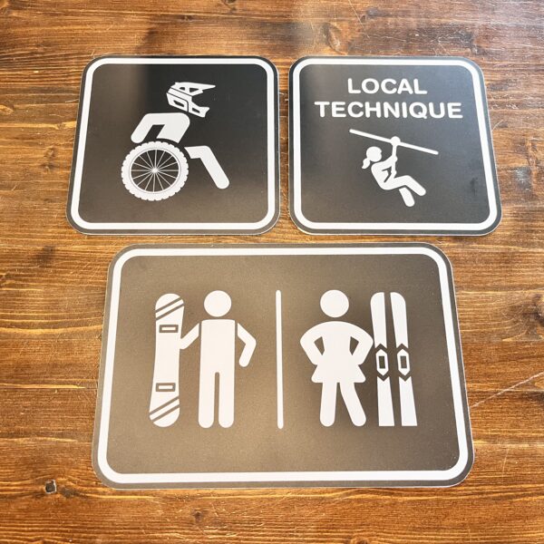 Panneaux de signalétique pour WC publics de Chamonix