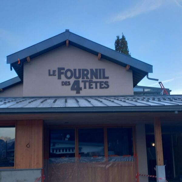 Nouvelle enseigne pour Le Fournil des 4 têtes