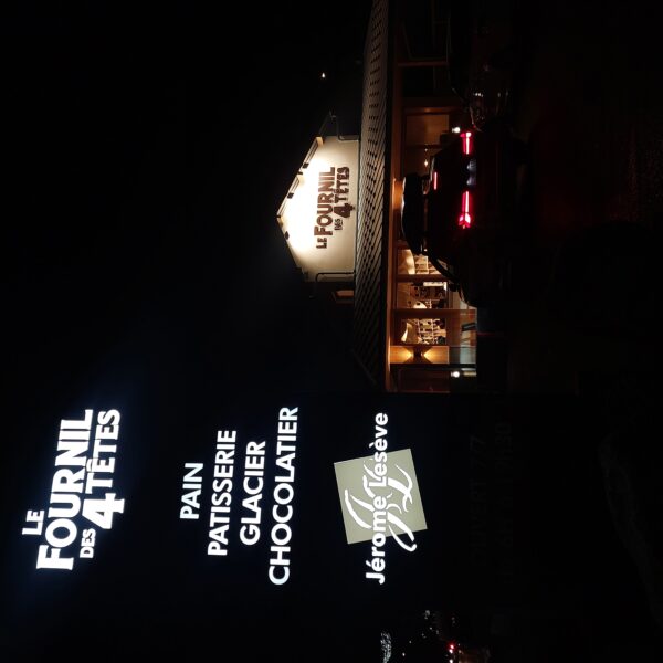 Nouveau totem lumineux pour Le Fournil des 4 têtes