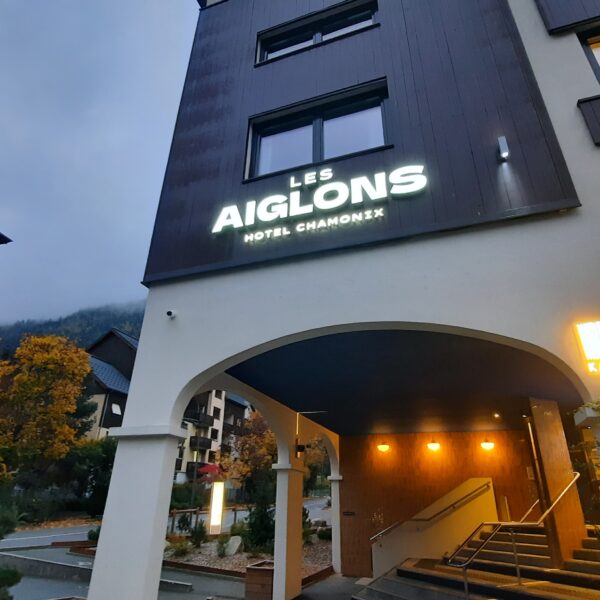 Enseignes lumineuses - Hôtel Les Aiglons, Chamonix