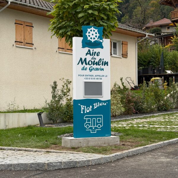 Totem d'accueil pour l'Aire du Moulin de Gravin