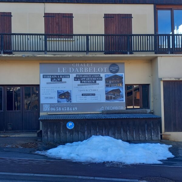 Panneau de promotion d'un chalet